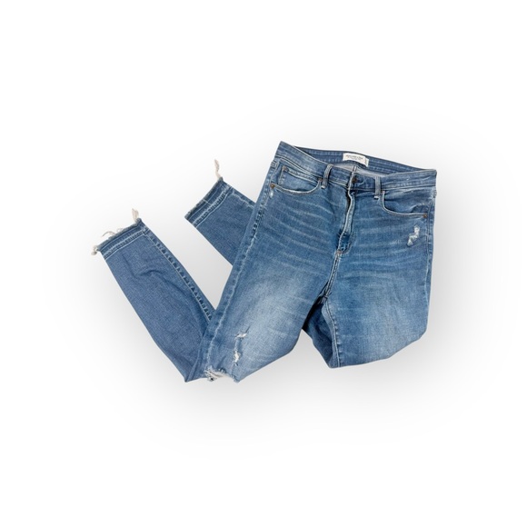 Abercrombie & Fitch Denim - Abercrombie & Fitch High Rise Super Skinny Ankle Distressed Jeans 10/30